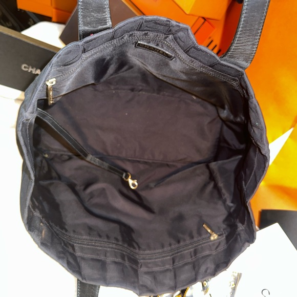 Chanel Travel Line Black Logo embossed Tote Bag. Twilly/Scarf. Charm. Dust Bag - Picture 10 of 12